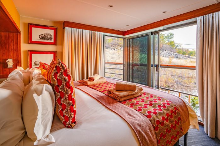 Main Deck 2 Adjustable Twin Beds